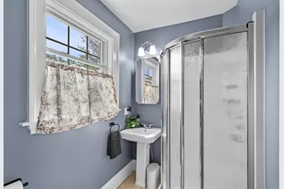 25 Lyman St, Beverly, MA 01915 - Photo 18