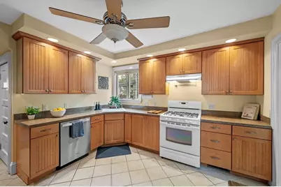 25 Lyman St, Beverly, MA 01915 - Photo 12