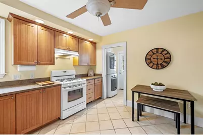 25 Lyman St, Beverly, MA 01915 - Photo 16