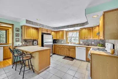 34 Hilltop Dr, Bourne, MA 02561 - Photo 10