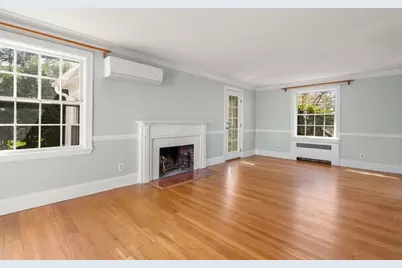 22 Lafayette Cir, Wellesley, MA 02482 - Photo 4