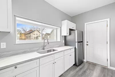 712-722 Eastern Ave #3, Fall River, MA 02723 - Photo 2