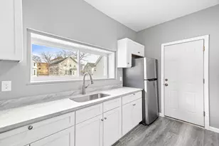 712 Eastern Ave, Fall River, MA 02723 - Photo 2