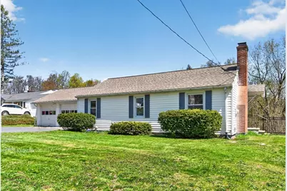 18 Hillside Dr, Lunenburg, MA 01462 - Photo 1