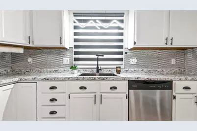 60 Chapin St #D, Holyoke, MA 01040 - Photo 4