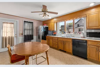 22 Davis St, Malden, MA 02148 - Photo 4