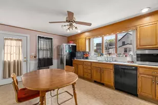 22 Davis St, Malden, MA 02148 - Photo 4