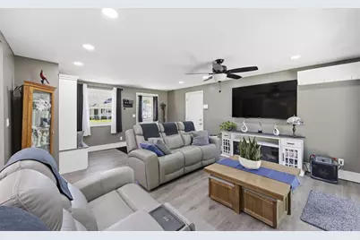 77 Valentine Ter, Agawam, MA 01001 - Photo 22