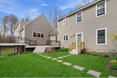 18 Fairview Dr, Rutland, MA 01543 - Photo 2