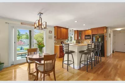 16 Hall St #A, Plymouth, MA 02360 - Photo 8