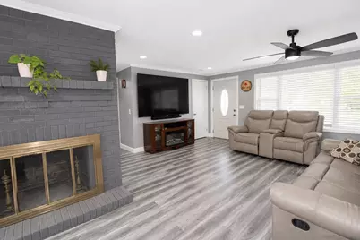 44 Schley St, Chicopee, MA 01020 - Photo 4