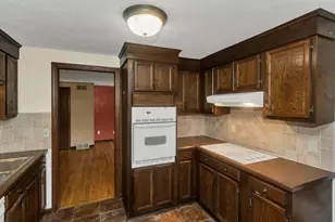 46 Woodcliff Dr, Westfield, MA 01085 - Photo 6