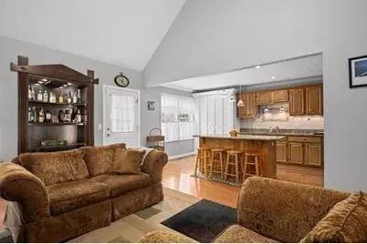 37 Dupuis Ave, Worcester, MA 01604 - Photo 4
