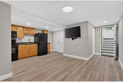 40 Elm St #B, Wakefield, MA 01880 - Photo 2