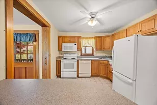 74 Lakeview Ave, Taunton, MA 02780 - Photo 14