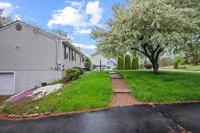 11 Riverside Dr, Webster, MA 01570 - Photo 4