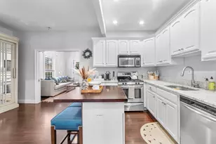 582 E 4th St, Boston, MA 02127 - Photo 10