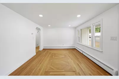 6 Richardson St, Uxbridge, MA 01569 - Photo 8