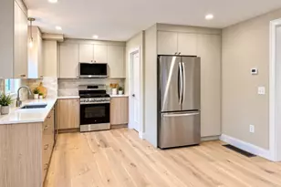 562 Gorham St, Lowell, MA 01852 - Photo 2