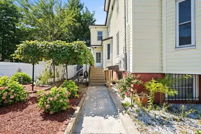 29 Hanson St #1, Somerville, MA 02143 - Photo 2