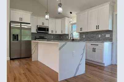 272 S Main St, Hopedale, MA 01747 - Photo 12
