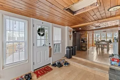 142 Hamilton St, Southbridge, MA 01550 - Photo 8