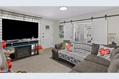 142 Hamilton St, Southbridge, MA 01550 - Photo 12