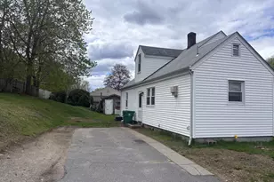 349 Oak St, Clinton, MA 01510 - Photo 2