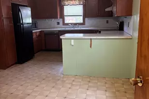 349 Oak St, Clinton, MA 01510 - Photo 6