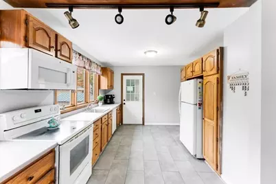 34 Julian Rd, Randolph, MA 02368 - Photo 6