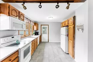 34 Julian Rd, Randolph, MA 02368 - Photo 6
