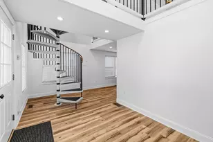 8 Cottage St, Wareham, MA 02571 - Photo 2