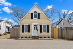 8 Cottage St, Wareham, MA 02571 - Photo 1