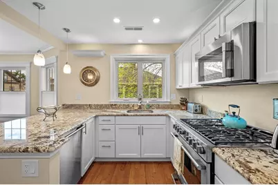 52 Ashland St #52, Medford, MA 02155 - Photo 4