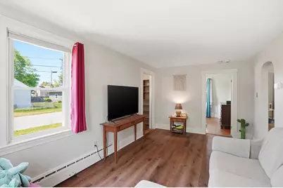 34 Plympton St, New Bedford, MA 02745 - Photo 8