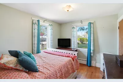 34 Plympton St, New Bedford, MA 02745 - Photo 12
