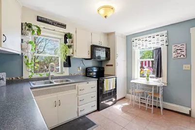 34 Plympton St, New Bedford, MA 02745 - Photo 4