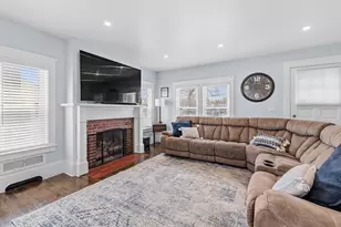 372 Buffinton St, Somerset, MA 02726 - Photo 4
