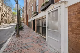 76 Phillips St, Boston, MA 02114 - Photo 10