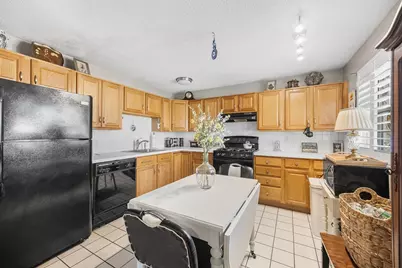 68 Edgelawn Ave #9, North Andover, MA 01845 - Photo 6