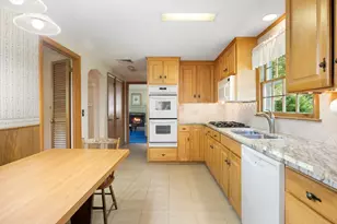 55 Longfellow Rd, Holyoke, MA 01040 - Photo 18