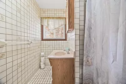 128 Windsor St, Fall River, MA 02723 - Photo 18