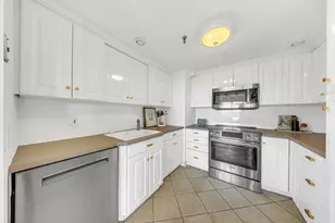 1731 Beacon St, Brookline, MA 02445 - Photo 20