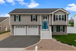 117 Farland Cir, New Bedford, MA 02745 - Photo 2