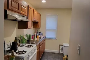 172 Riverside St, Lowell, MA 01854 - Photo 2