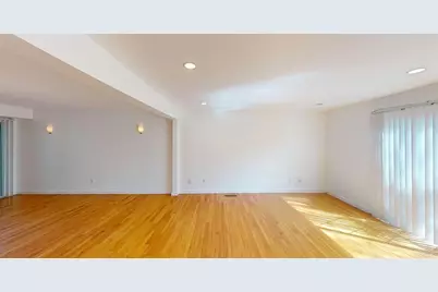 22-24 Broadlawn Park #22, Boston, MA 02467 - Photo 4