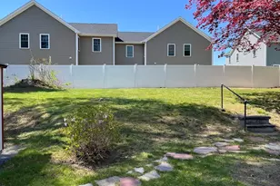 7 Warren St, Taunton, MA 02780 - Photo 4