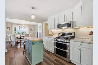 14 Walnut Rd, Chelmsford, MA 01824 - Photo 2