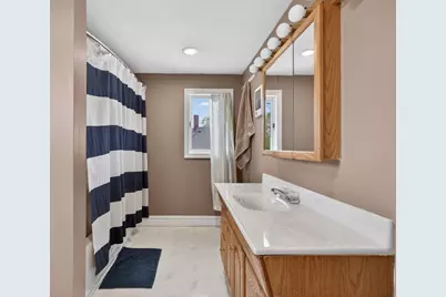 8 Essex St, Swampscott, MA 01907 - Photo 16