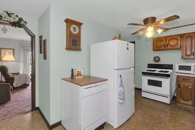 111 Woodcrest Circle, Chicopee, MA 01020 - Photo 8